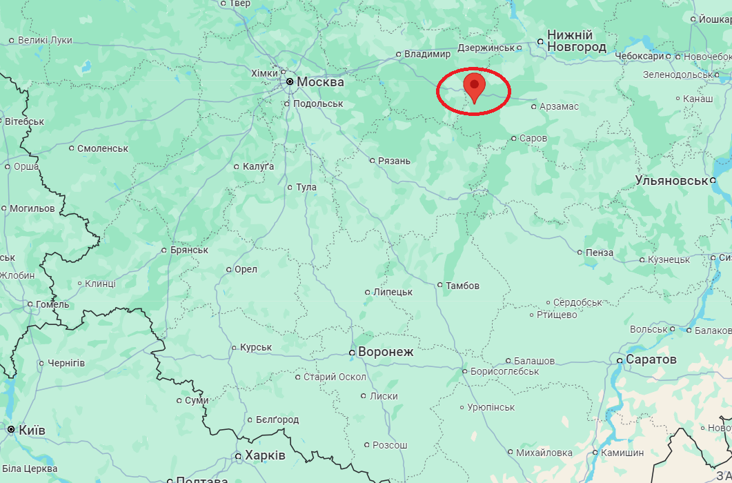 У РФ кажуть про вибухи та "прильоти" в районі авіабази, де базуються МіГ-31К